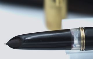 Pluma Master Antigua Dorada y Negra