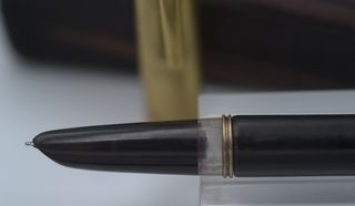 Pluma Master Antigua Dorada y Negra