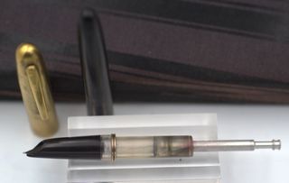 Pluma Master Antigua Dorada y Negra