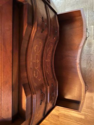 Secretaire de madera con marquetería