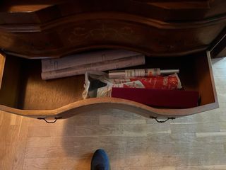 Secretaire de madera con marquetería