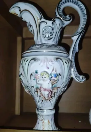 Jarrón de cerámica pintado a mano