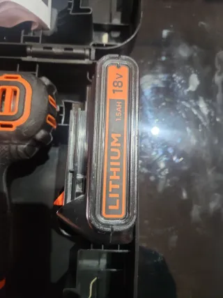 Taladro Black+Decker 18V con cargador