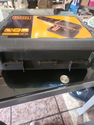 Taladro Black+Decker 18V con cargador