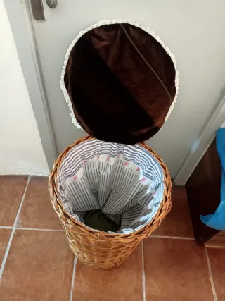 Cesto de mimbre con tapa