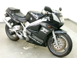 Suzuki RGV250 VJ21 9.200Km 7.699€