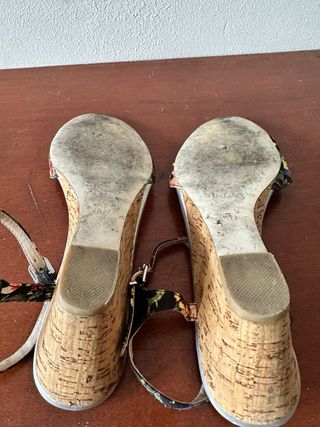 Sandalias cuña estampado floral Talla 37