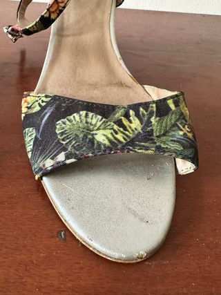 Sandalias cuña estampado floral Talla 37