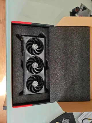 Tarjeta Gráfica ASRock RX 9070XT 16GB