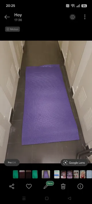 Esterilla de yoga morada y verde