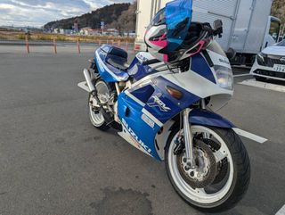 Suzuki RGV250 VJ21 Azul