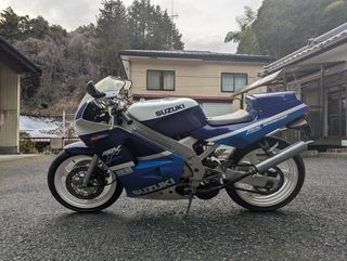 Suzuki RGV250 VJ21 Azul