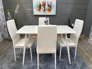Mesa comedor y 4 sillas blancas