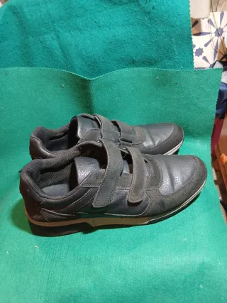 Zapatos negros talla 44