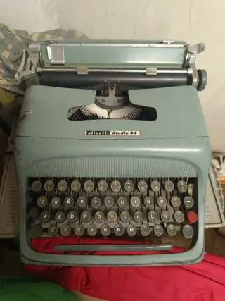 Máquina de escribir Olivetti Studio 44