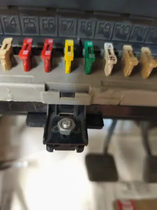 Clip Caja Fusibles Peugeot 205 Fase 2