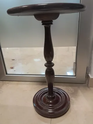 Mesa auxiliar madera antigua