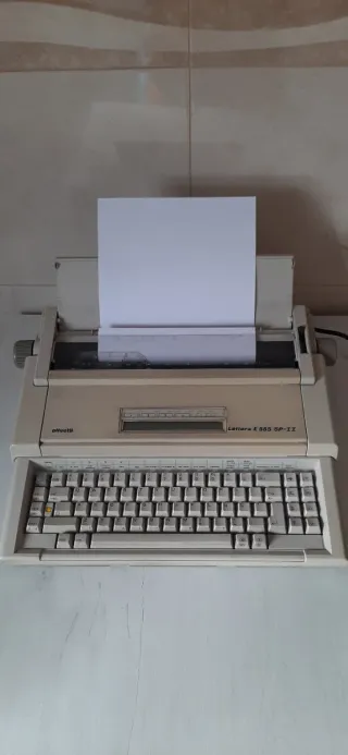 Olivetti Máquina de Escribir Electrónica