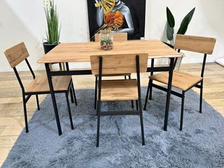 Mesa Comedor Madera y 4 Sillas