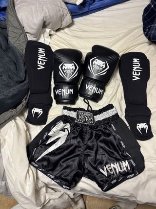 Equipo Muay Thai Venum