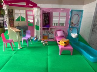 Casa de muñecas Barbie con accesorios