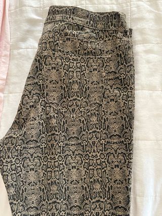 Pantaloni effetto pelle serpente
