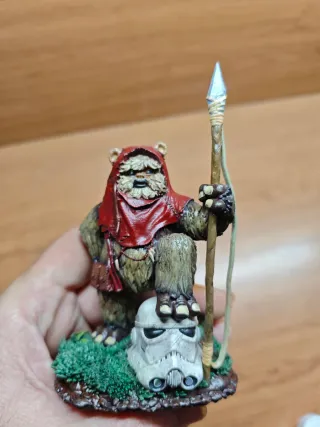 Figura Ewok Star Wars con Lanza