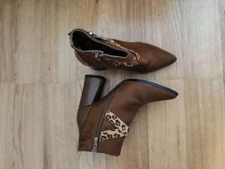 Botines marrones con estampado animal Talla 36