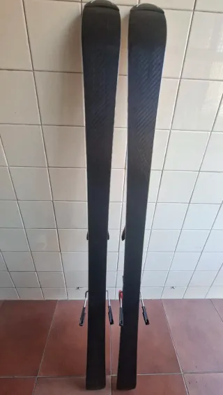 Esquís Atomic Race 140cm. Suelas y cantos muy bien