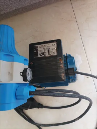 SÓLO VENTA EN PERSONA Bomba de agua azul