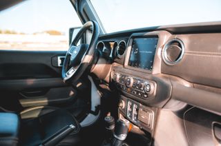 JEEP WRANGLER SAHARA 2.0 270CV – 4x4 – AUTOMÀTIC