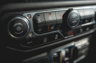 JEEP WRANGLER SAHARA 2.0 270CV – 4x4 – AUTOMÀTIC