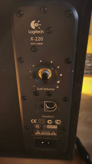 Logitech X-220 2.1 Altavoces + Subwoofer