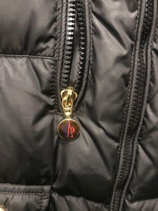 Chaqueta Moncler Plumas Negra y Dorada