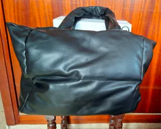 Bolso amplio Stradivarius polipiel