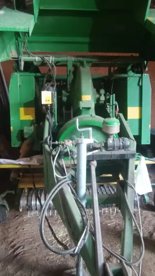 Empacadora John Deere 680