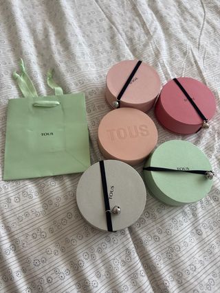 Cajas Tous Verdes y Rosas