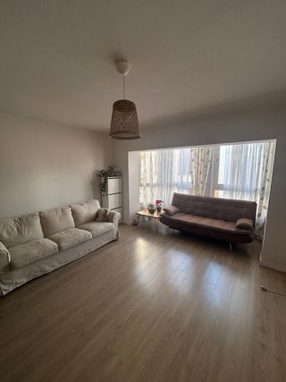 Se comparte piso en molinar.