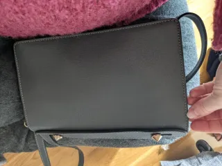 Bolso MK Gris con Detalles Dorados