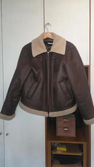 Chaqueta marrón con forro de borrego