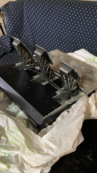 Volante da corsa Thrustmaster T300 Ferrari Integral Racing Wheel con pedali