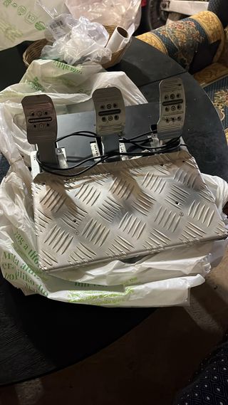 Volante da corsa Thrustmaster T300 Ferrari Integral Racing Wheel con pedali