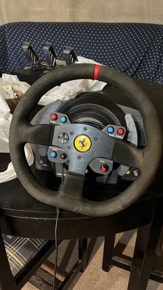 Volante da corsa Thrustmaster T300 Ferrari Integral Racing Wheel con pedali