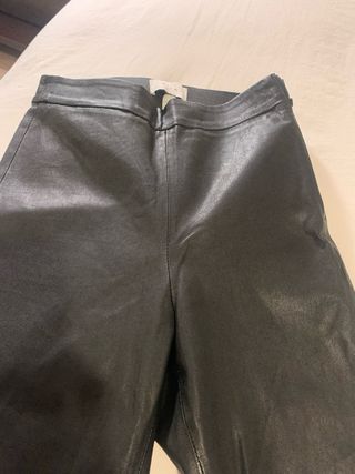 Pantalón pitillo piel negro