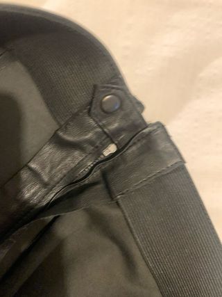 Pantalón pitillo piel negro