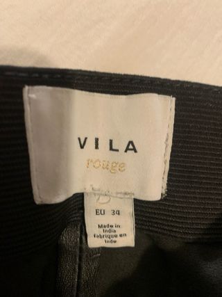 Pantalón pitillo piel negro