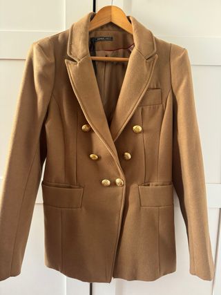 Abrigo SuiteBlanco Doble Botonadura Dorado