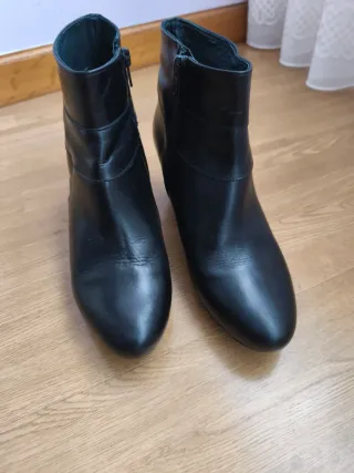Botines negros talla 38