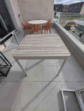Mesa de terraza de madera