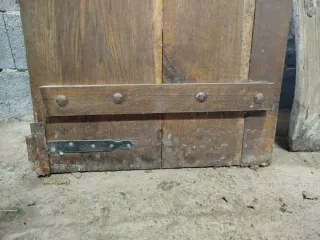 Puerta de madera rústica